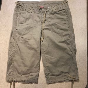 The Northface Womens 6 Capri khaki pants